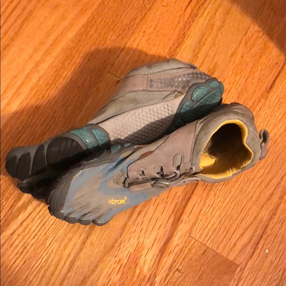 Gray and blue Vibram five fingers. Size 36 - Picture 6 of 9